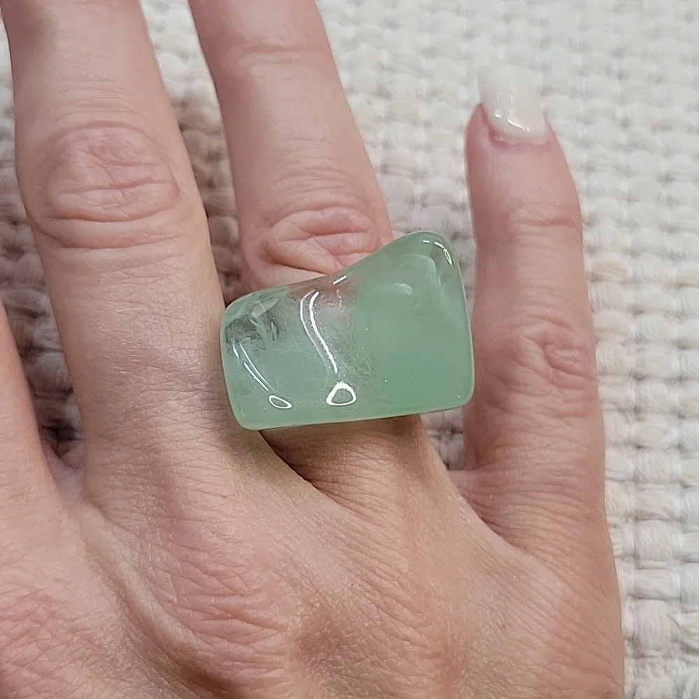 FUNKY GREEN ACRYLIC EARRINGS RINGS 4-PIECE SET - Picture 2 of 8